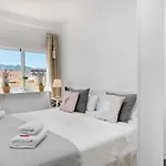 Cozy Next To The And Center *