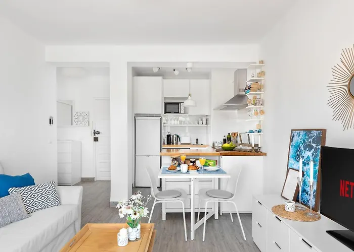 Cozy Next To The And Center *