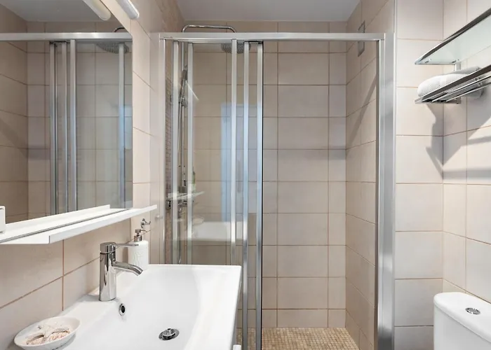 Cozy Next To The And Center * Нерха