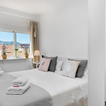 Cozy Next To The And Center *