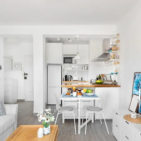 Cozy Next To The And Center *